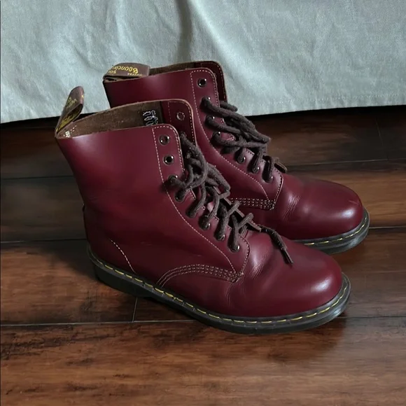Dr. Martens Men's Burgundy Boots - Picture 1 of 11